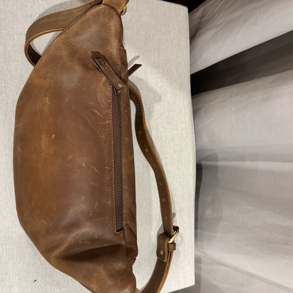 Mandrn Leather Belt Bag - Picture 2 of 4